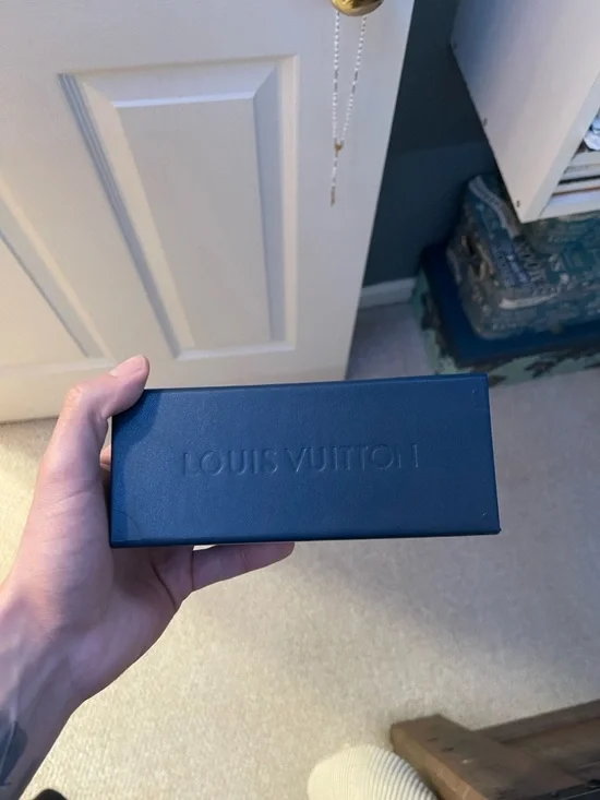 Louis Vuitton Shades - Picture 2 of 7